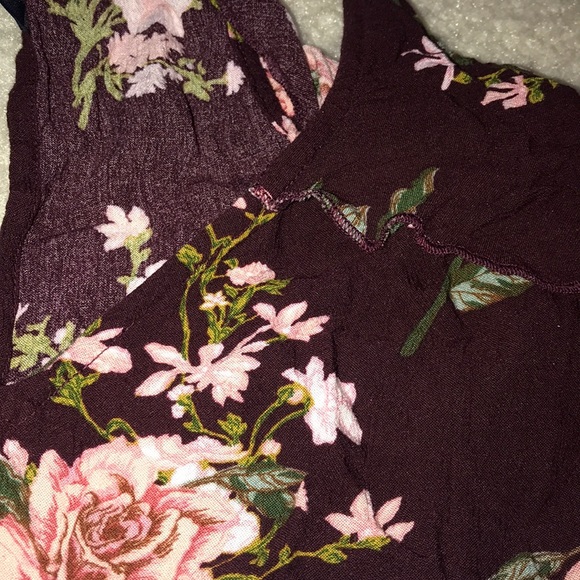 Cold shoulder floral top 💐 - Picture 8 of 8